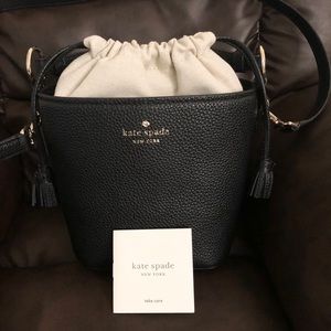 💯 Authentic Kate Spade Hayes Bucket ♠️